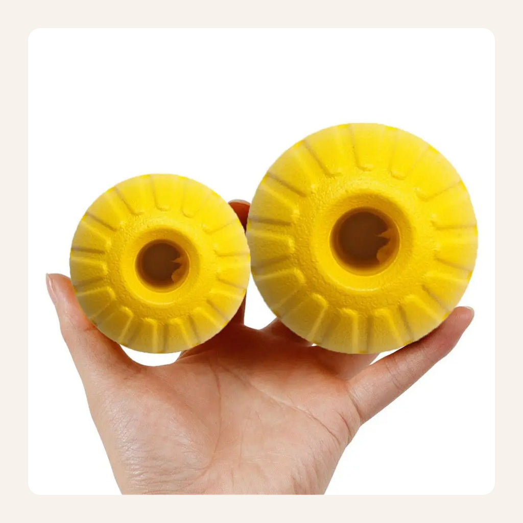 Floating Rubber Fetch Ball: 7cm and 9cm in hand